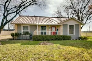 9 Mi to Downtown Lubbock Home with Yard - Brownfield