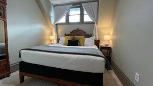 Franklin Room  room in Stone Gables Inn