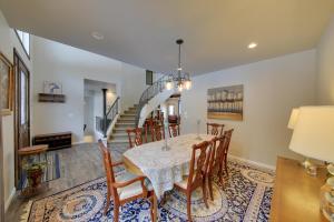 Expansive Group Lake House with Private Hot Tub!