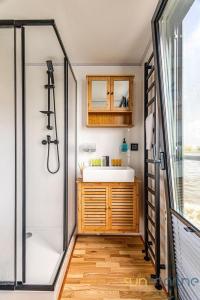 TraumZeitBoot Helmut - exklusiver Festlieger in perfekter Lage am Scharmützelsee Bad Saarow