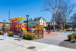 Big 4br Private Deck Sleeps 10 Ewr 15min NY 30min