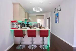 Big 4br Private Deck Sleeps 10 Ewr 15min NY 30min