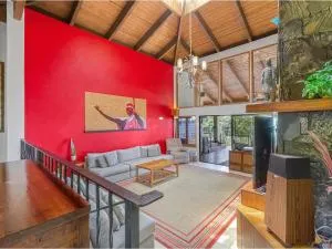 Luxury Villa, Private Pool, Stunning Ocean Views, Prime Location - Sea View