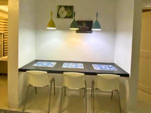 40 Percent Promo Off This Month, Balcony Ocean View Plus Free Pool & Sauna Access Exclusive 2025 Rates at Walking Distance US Embassy, Front of Robinsons Place MANILA, Bellagio and Experience Breathtaking Manila Bay Views