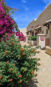 Sea views and hot tub close to beach