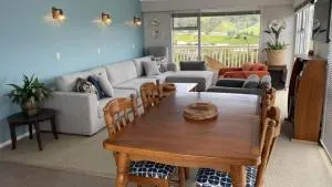 Relax and rewind at Waihi Beach with Oberon Bach - Waimata