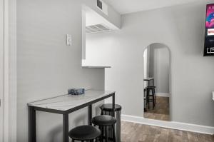 Stylish Scottsdale Studio Getaway with Pool Access