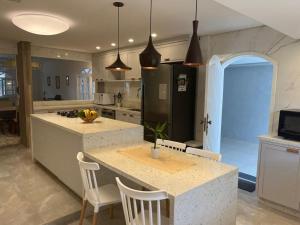 Luxuoso sobrado central 3 suites