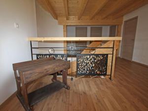 Maisons de vacances Grande Maison pour 10 Pers. avec Jardin, Terrasse, BBQ, Pres de Bruyeres et Gerardmer - FR-1-589-335 : photos des chambres