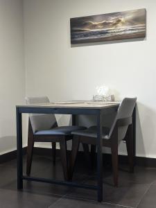 Luxury Vancouver Suite Near Skytrain with Direct Access to YVR & Downtown