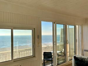 Appartement bord de mer avec balcon et parking - FR-1-652-47