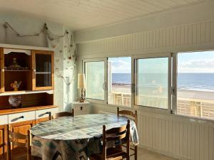 Appartement bord de mer avec balcon et parking - FR-1-652-47