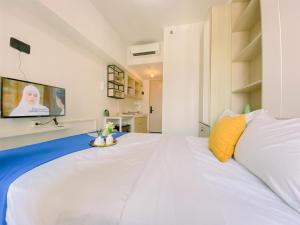 Simply and Restful Studio at Tokyo Riverside PIK 2 Apartment By Travelio