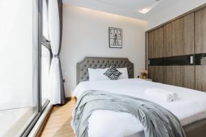 Luxury Apartment in Vinhomes Metropolis near Lotte