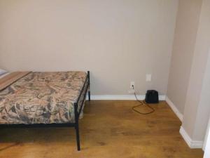 CheapSleep Room Near Kitchener Airport- 24X7 Checkin