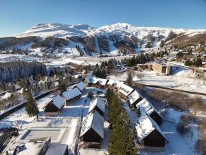 Appartements Duplex 8 pers avec piscine a Super-Besse - FR-1-814-44 : photos des chambres