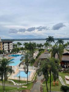 Flat Life resorts, beira lago.