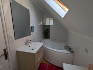 Appartements Appartement lumineux avec jardin a Montargis - FR-1-590-562 : photos des chambres
