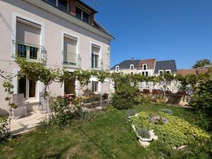 Appartements Appartement lumineux avec jardin a Montargis - FR-1-590-562 : photos des chambres
