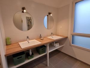 Maisons de vacances Maison moderne 6 pers, plage et Internet a 900m, animaux acceptes - FR-1-775-4 : photos des chambres