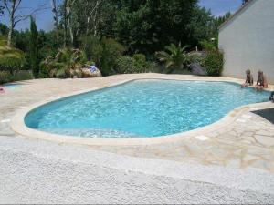 Villa rénovée 46 pers, piscine et parking, à 750m de la plage - FR-1-781-73
