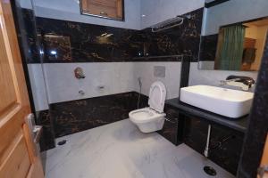 Hidden Heaven Old Manali by velvet loft