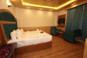 Hidden Heaven Old Manali by velvet loft