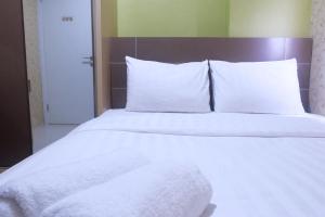 Best Price 2BR Green Pramuka City Apartment By Travelio