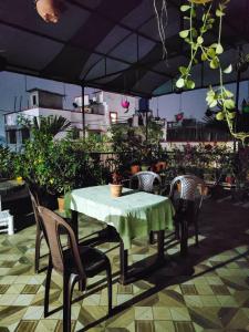 Tulip Inn - 2BHK Rooftop AC Near Kamakhya
