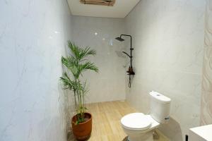 Sunny Island Rustic Villa with Private Pool - 10 minutes to Canggu Central