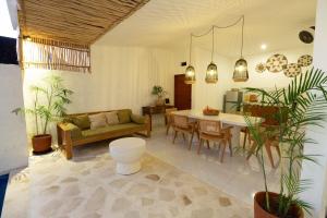 Sunny Island Rustic Villa with Private Pool - 10 minutes to Canggu Central