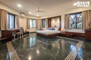 StayVista at Seraphim Peak with Pool & Views