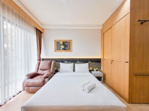 Good and Comfort Stay Studio Patraland Amarta Apartment By Travelio