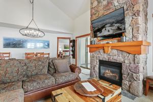 1311A - Two Bedroom Deluxe Eagle Springs West condo