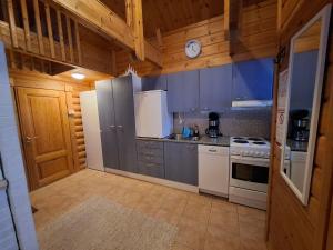 Smaller Äijänhonka Cottage