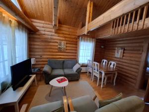 Smaller Äijänhonka Cottage