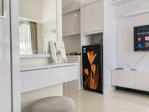 Good Place and Comfortable Studio Apartment Springlake Summarecon Bekasi By Travelio