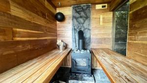 Waterfall Lodge Wood-Fire place, Sauna & Ice-Bath