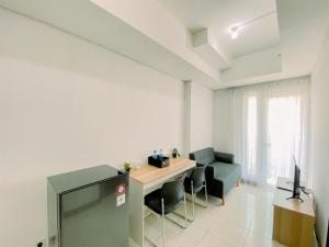 Comfortable and Homey 1BR Boutique Kemayoran Apartment By Travelio
