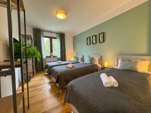 Immostay #8 - Haus für 13 Personen mit 7 Zimmer - Großer Garten & Grill, free Parking, WLAN - Ellen