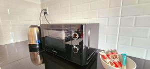 Sisters Real Escapes - Private Bedroom with Shared Bathroom