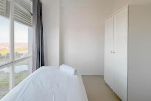 Spacious and Restfull 3BR at Bale Hinggil Apartment By Travelio