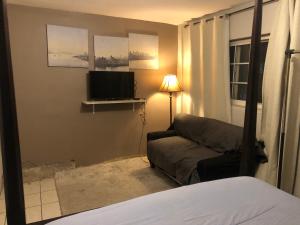 Habitación mediana en casa grande