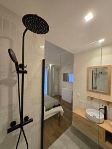 Villas Natural Design Lodge Villa Nomade groupe avec jacuzzi centre de Milly la Foret ! : photos des chambres