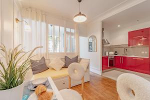 Central, calme avec parking