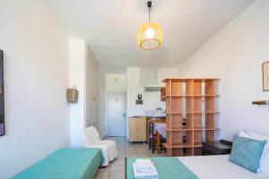 Old town studio with balcony, Marylees studios #3