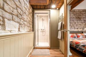 Cosy cottage with private parking, near Bath