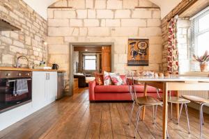 Cosy cottage with private parking, near Bath