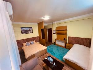 Chautara Restro & Inn