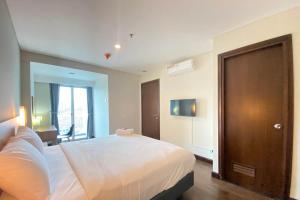 Spacious 2BR Apartment at El Royale near BIP By Travelio